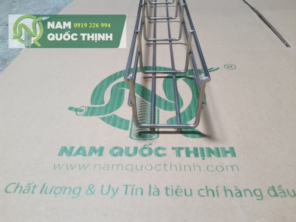 mang luoi inox 304 50x50